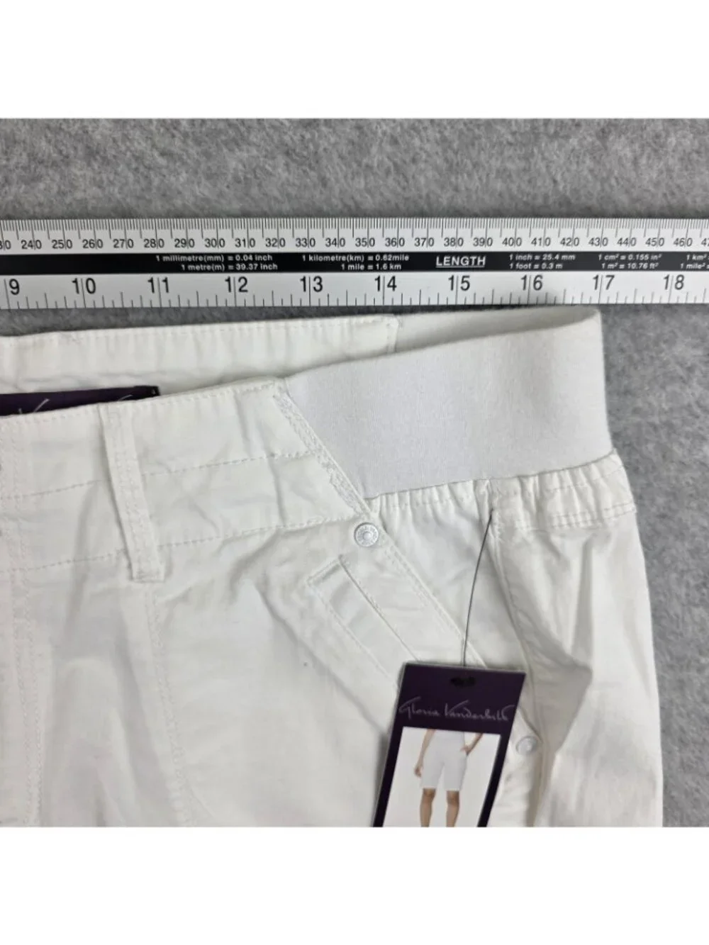 Gloria Vanderbilt Marion Bermuda Shorts Womens 10 White Cargo NWT Stretch Casual
